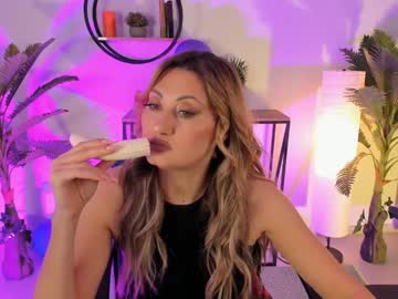 Sarahholly Chaturbate stream image from January 26, 2025