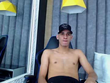 Jakemoxleey Chaturbate stream image from January 26, 2025