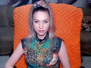 Lovellymalina Chaturbate stream image from January 26, 2025