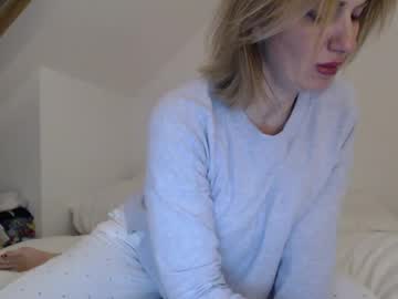 Mallinia Chaturbate stream image from January 26, 2025