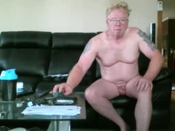 Gimmmieoooo Chaturbate stream image from January 26, 2025