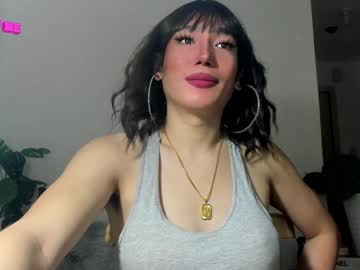 Hottycrishinaxx Chaturbate stream image from January 27, 2025