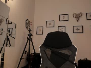 Juliet_Sourire Chaturbate stream image from January 27, 2025
