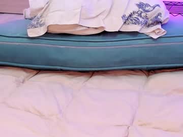 Lunatale Chaturbate stream image from January 27, 2025