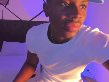 Ethantraviis_ Chaturbate stream image from January 27, 2025