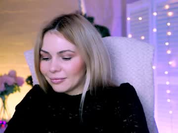 Loricarroll Chaturbate stream image from January 27, 2025