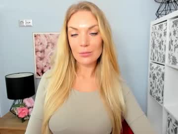 Aullorasensual Chaturbate stream image from January 27, 2025