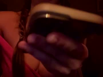 Peachezncreeam69 Chaturbate stream image from January 27, 2025