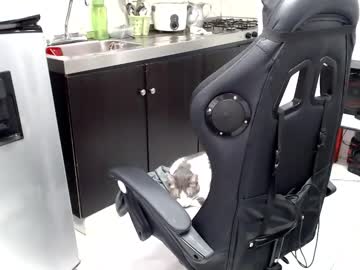 Deuxes Chaturbate stream image from January 27, 2025