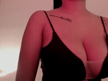 Emilia_Ghendle Chaturbate stream image from January 27, 2025