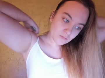 Fluffyyummybuns Chaturbate stream image from January 27, 2025