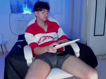 Jakeesummer Chaturbate stream image from January 27, 2025