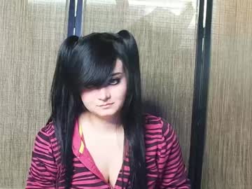 Trixiedoescamcam Chaturbate stream image from January 27, 2025