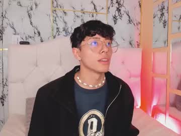 Tylhugedoom Chaturbate stream image from January 27, 2025