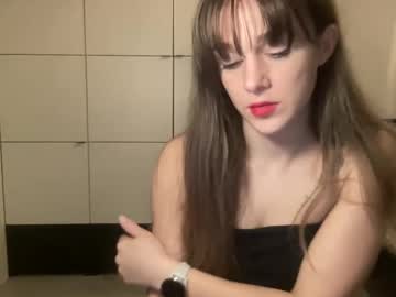 Mmminnie Chaturbate stream image from January 27, 2025