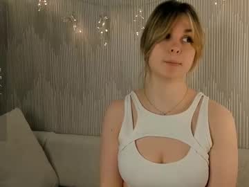 Flairfrail Chaturbate stream image from January 27, 2025