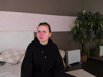 Lunaheadly Chaturbate stream image from January 27, 2025