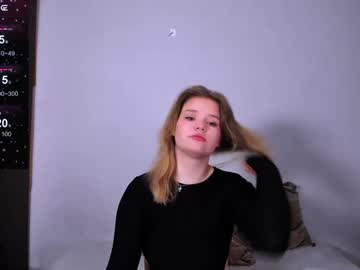 Mina27372 Chaturbate stream image from January 27, 2025