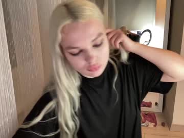 Ice_Kitten Chaturbate stream image from January 27, 2025