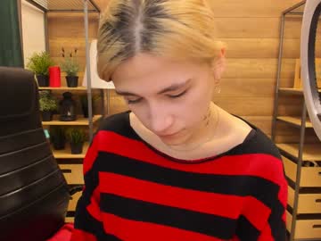 Moon13152 Chaturbate stream image from January 27, 2025