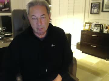 Blueisles Chaturbate stream image from January 27, 2025