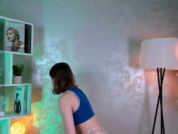 Emilyhewell Chaturbate stream image from January 28, 2025