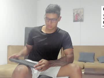 Darren_Hot Chaturbate stream image from January 28, 2025