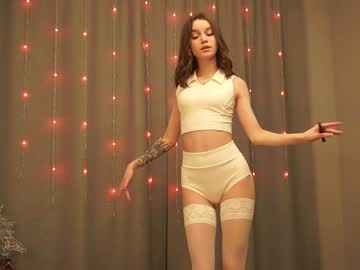 Harrieteasley Chaturbate stream image from January 28, 2025