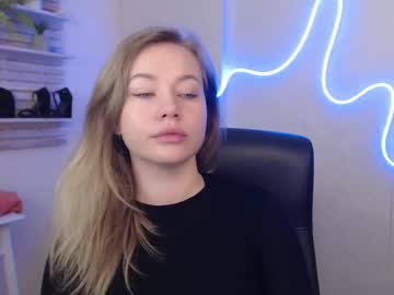 Holly_Bb95 Chaturbate stream image from January 28, 2025