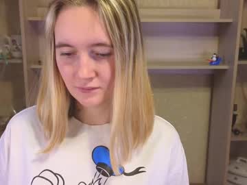 Julia_Innocence Chaturbate stream image from January 28, 2025