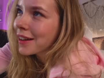 Milly_Shy Chaturbate stream image from January 28, 2025