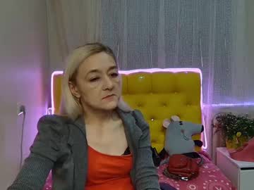 Sophiekittyy Chaturbate stream image from January 28, 2025