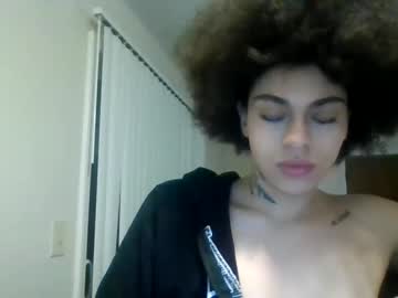 Stickydewbee Chaturbate stream image from January 28, 2025