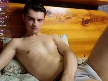 Latte_Boy Chaturbate stream image from January 28, 2025