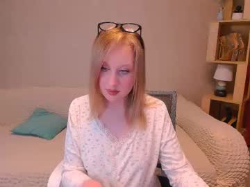 Oliviabloomer Chaturbate stream image from January 28, 2025