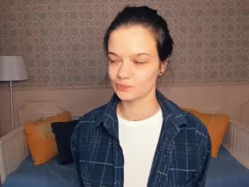 Sweettfriend Chaturbate stream image from January 28, 2025