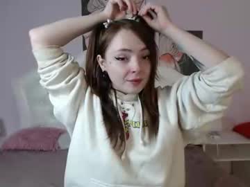 Yourdreamcristal Chaturbate stream image from January 28, 2025