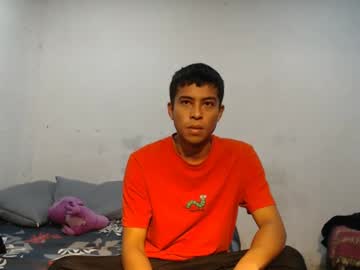 Danielitopapii Chaturbate stream image from January 28, 2025