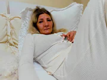 Heyheygrey Chaturbate stream image from January 28, 2025