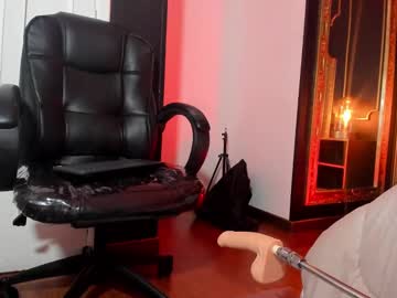 Jeyylee Chaturbate stream image from January 28, 2025