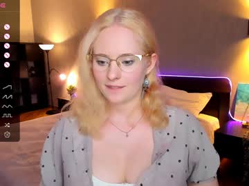 Sheslinki Chaturbate stream image from January 28, 2025