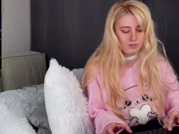 Super_Peach_Stream Chaturbate stream image from January 28, 2025