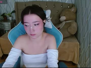 Sueluna Chaturbate stream image from January 28, 2025