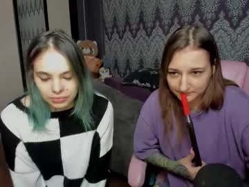 Alexracc00n Chaturbate stream image from January 28, 2025
