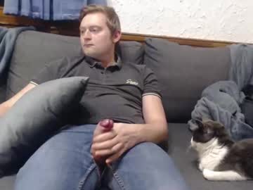 Largebit17 Chaturbate stream image from January 28, 2025