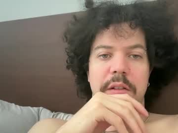Tyleruzi Chaturbate stream image from January 28, 2025
