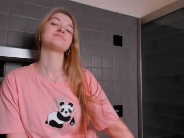 Darelcarrington Chaturbate stream image from January 28, 2025