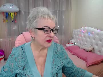 Kaylesmoll Chaturbate stream image from January 28, 2025