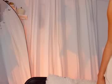 Lucia_Lee_ Chaturbate stream image from January 28, 2025