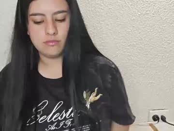 Danielleeegomez Chaturbate stream image from January 28, 2025